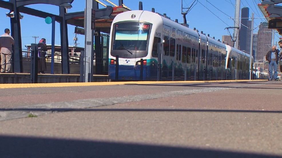 Sound Transit platform and train 1105.jpg Sound Transit platform and train 1105.jpg
