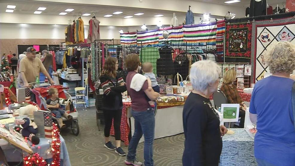 Hundreds in Abilene get into Christmas spirit month early during