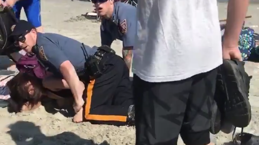 Watch Police Officer Punches Woman In Head On Wildwood Nj Beach Krcg 