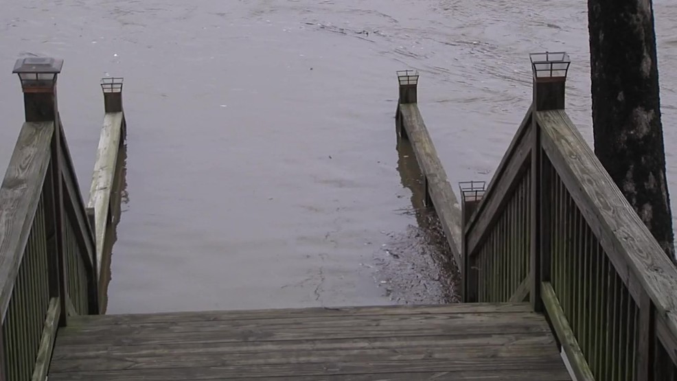 Part of Tuscaloosa River Walk is under water WBMA