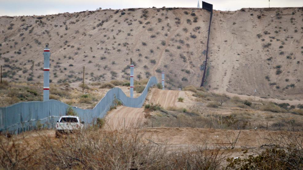 Border Captures Illegal immigration US Border fence.jpg