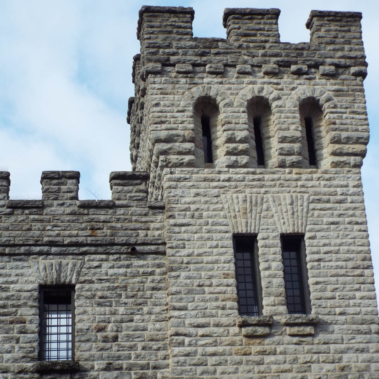 The Elsinore Arch The History of Cincinnati's Gilbert Avenue "Castle